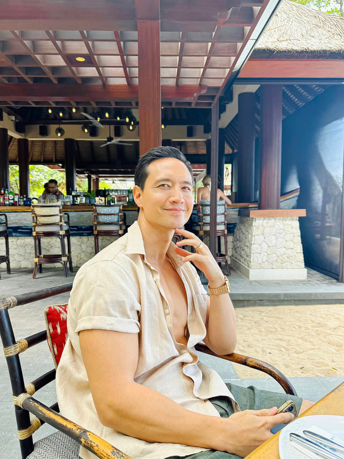 Ông xã Hồ Ngọc Hà sở hữu vẻ ngoài nam tính, cơ bắp lực lưỡng.