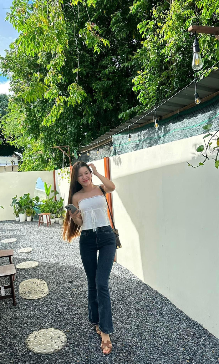 Vợ Đặng Văn Lâm sở hữu vẻ ngoài thu hút.