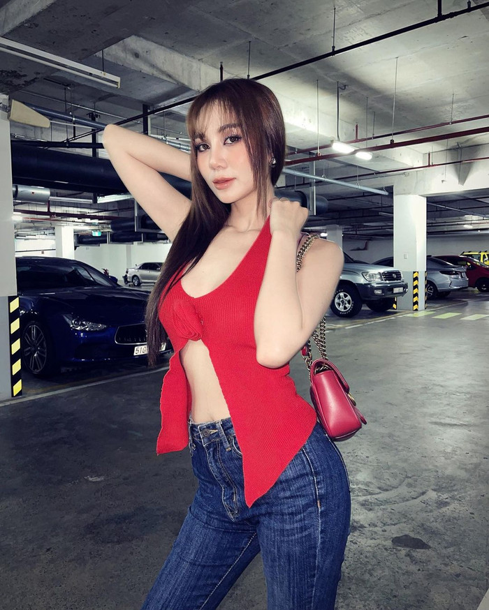 Đứng giữa lùm xùm drama tình cảm, Hoàng Kim Chi lên tiếng phủ nhận còn phía gia đình Phương Oanh - Shark Bình giữ im lặng. 