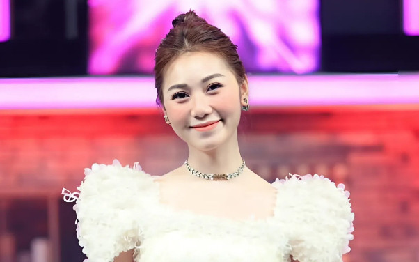 Á hậu Kim Chi: Tôi bị ảnh hưởng lớn vì tin đồn tình ái với Shark Bình Ảnh 2