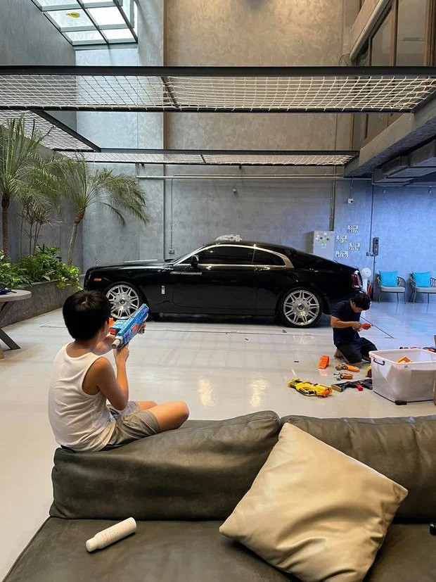 Không gian bên trong biệt thự của Cường Đô La. 