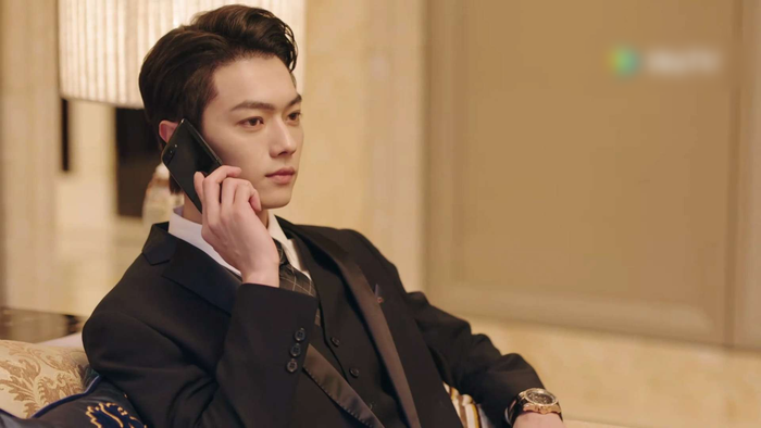 Hứa Khải có màn trình diễn khá ấn tượng khi hoá thân vào vai tổng tài Hàn Đình ở Em Đẹp Hơn Cả Ánh Sao. 