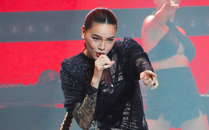 Hồ Ngọc Hà nóng bỏng, khoe nhan sắc vạn người mê trên sân khấu Ảnh 2