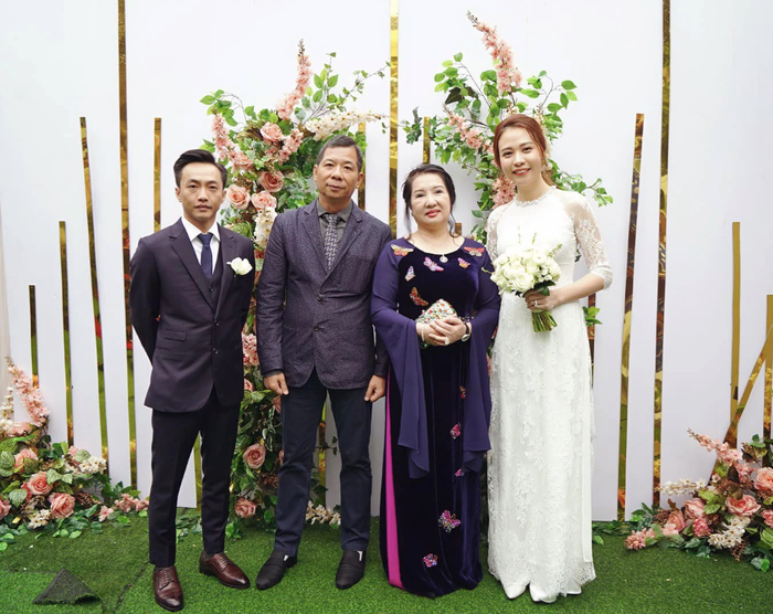 Chân dung bố mẹ quyền lực của Cường Đô La. 