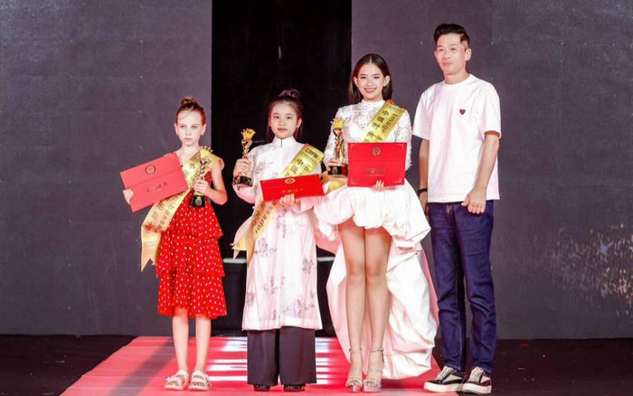 Mẫu teen 14 tuổi Bảo Châu gây chú ý trên sàn diễn quốc tế Ảnh 2