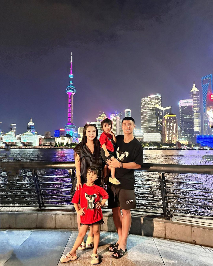 Khoảnh khắc gia đình hạnh phúc của cầu thủ Bùi Tiến Dũng khiến dân tình thích thú. Ảnh IGNV