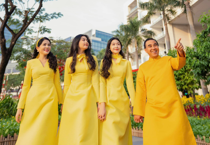 Hai con gái của Quyền Linh và Dạ Thảo là Lọ Lem - Hạt Dẻ nhận được sự chú ý từ cư dân mạng.