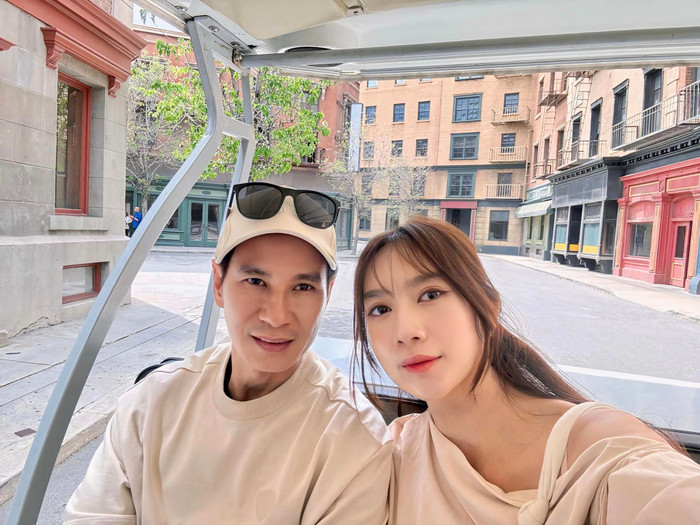 'Đạo diễn nghìn tỷ' Lý Hải bên bà xã xinh đẹp.