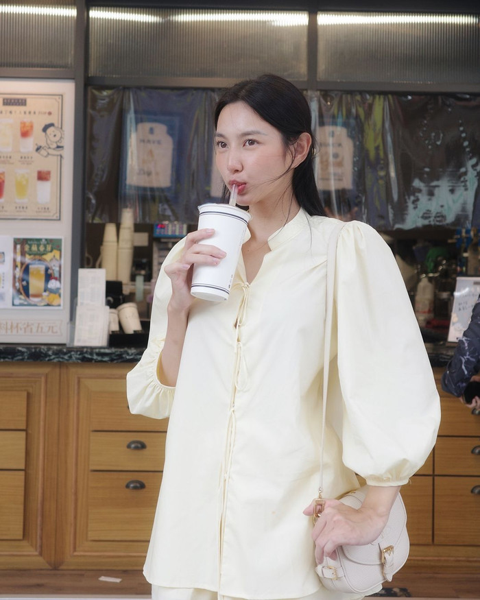 Sự thay đổi hình ảnh của Hoa hậu Thùy Tiên nhận được sự yêu thích từ khán giả. Có ý kiến cho rằng, cô đang đi đúng lứa tuổi và sở thích cá nhân. Việc chuyển từ item cắt xẻ táo bạo sang những bộ babydoll, đầm phom chữ A hay áo kiểu rộng được xem là điểm cộng giúp tăng độ trẻ trung cho nàng hậu. 