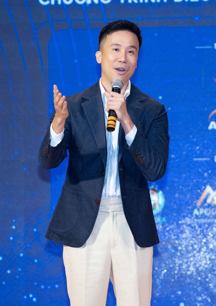 Tổng đạo diễn của chương trình - Lê Việt.