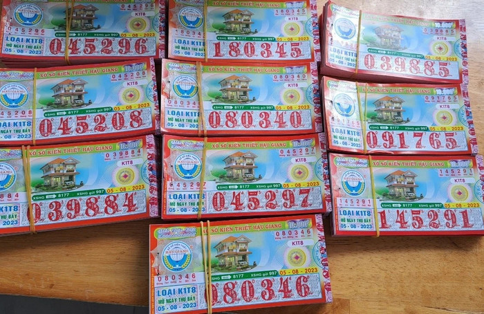 Bà B trúng 1.5 tỷ đồng ngay trong lần đầu chơi vé số