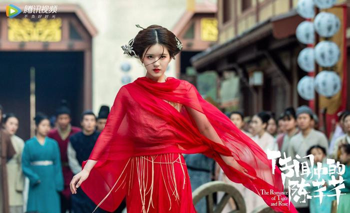 Triệu Lộ Tư gây ấn tượng mạnh với bộ phim đầu tay Trần Thiên Thiên Trong Lời Đồn. 