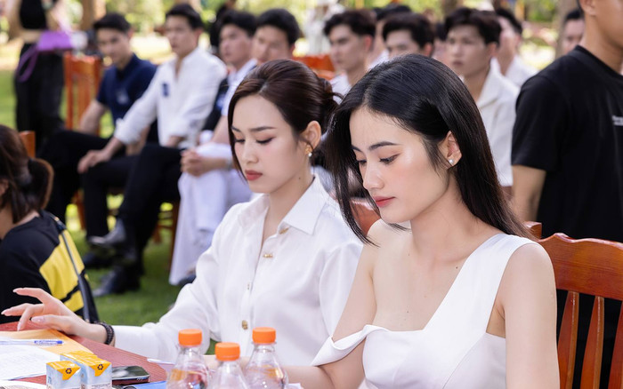 Đỗ Thị Hà không theo dõi Hoa hậu Ý Nhi Ảnh 2