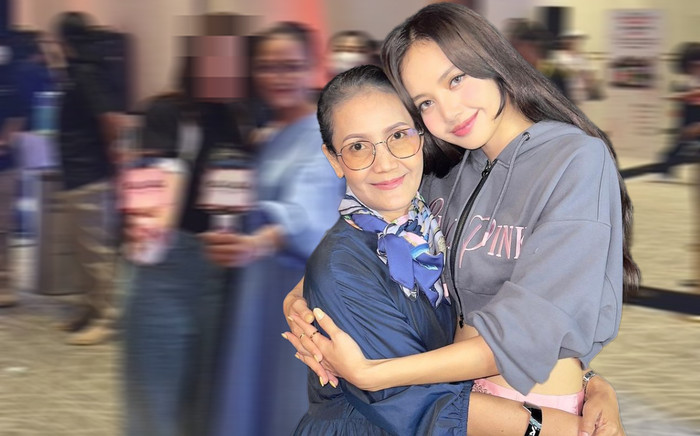 Mẹ ruột Lisa xuất hiện tại sự kiện của BABYMONSTER, thái độ ra sao khi gặp fan? Ảnh 2