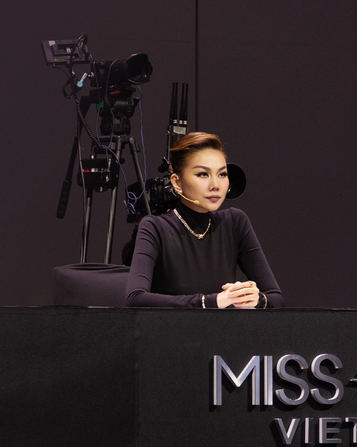 Siêu mẫu Thanh Hằng đang là nhân vật được fan sắc đẹp chú ý khi đảm nhận vai trò giám khảo hội đồng chấm thi Miss Universe Vietnam 2024. Từ thềm khởi động cuộc thi đến thời thời điểm hiện tại, người đẹp Đà Nẵng không ít lần để lại dấu ấn trong lòng giới mộ điệu bởi những tạo hình đắt xắt ra miếng.