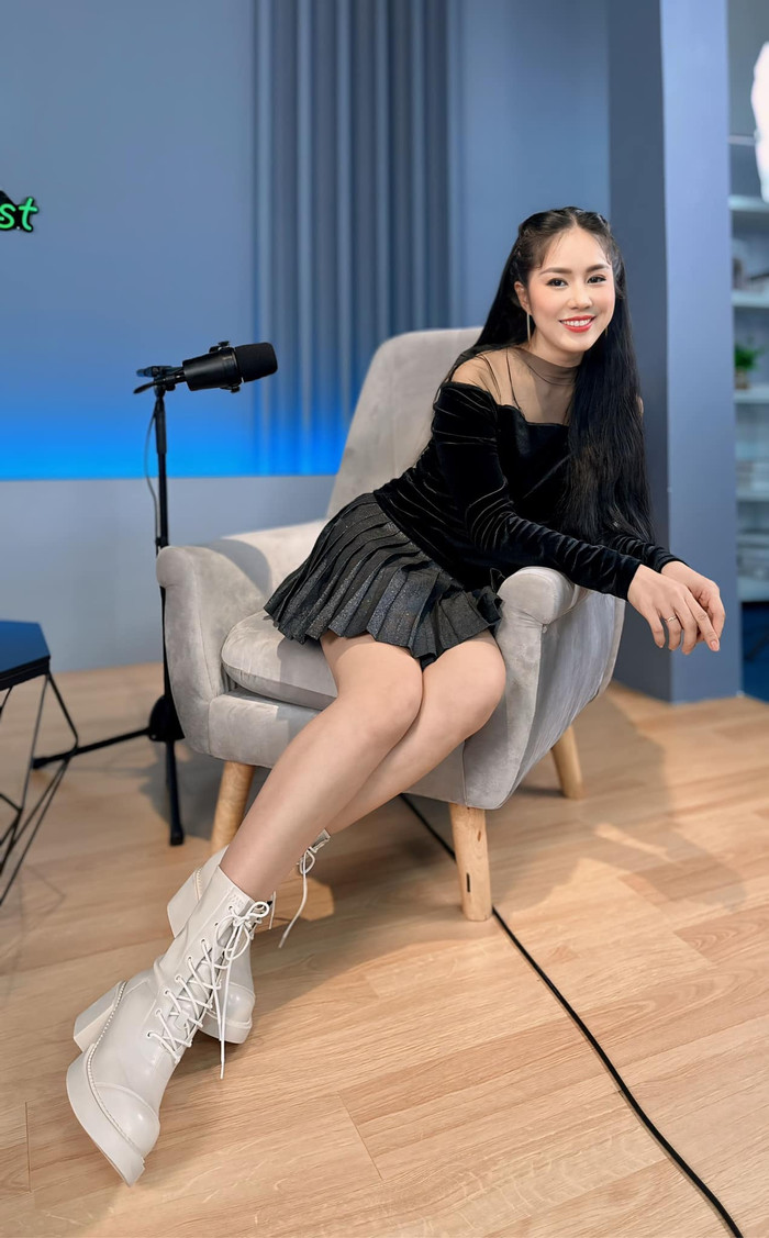 Vóc dáng thon gọn của Lê Phương ở hiện tại.