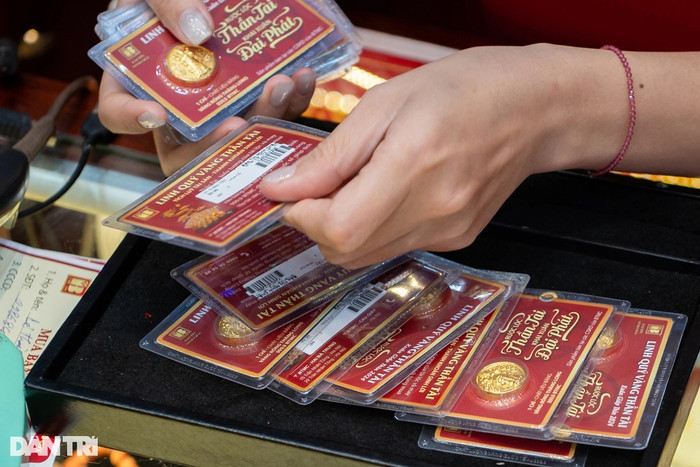 Giá vàng đột ngột tuột dốc, mất mốc trầm trọng Ảnh 2