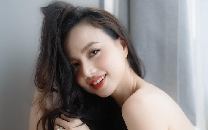 Vợ đạo diễn trăm tỷ khoe cận vẻ đẹp thiên sứ dù đã sinh hai con Ảnh 2