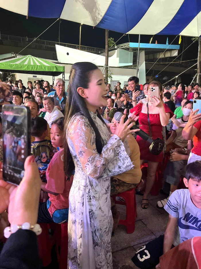 Con nuôi Phi Nhung được khán giả yêu thương Ảnh 1