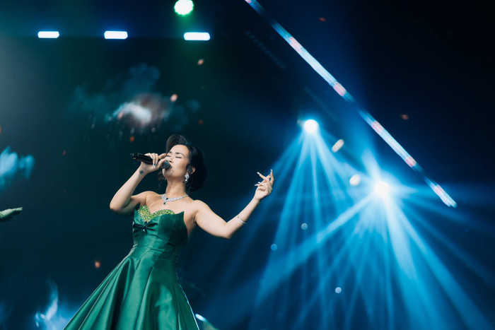 Võ Hạ Trâm xuất hiện trên sân khấu trong một sự kiện diễn ra vào giữa tháng 5 năm nay. Ảnh: FBNV