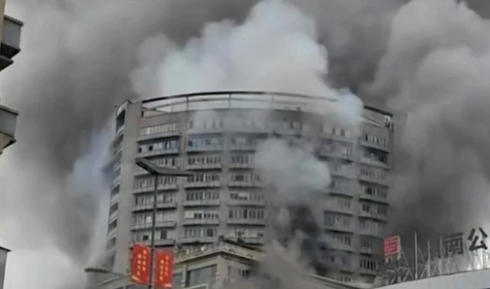 Nguyên nhân vụ cháy TTTM khiến 16 người thiệt mạng, nhiều người mắc kẹt trên sân thượng cầu cứu Ảnh 1