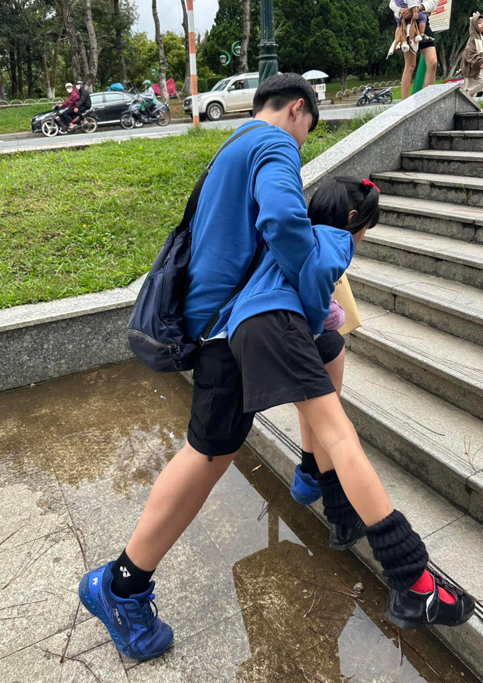 Cà Pháo cưng chiều em hết mực.