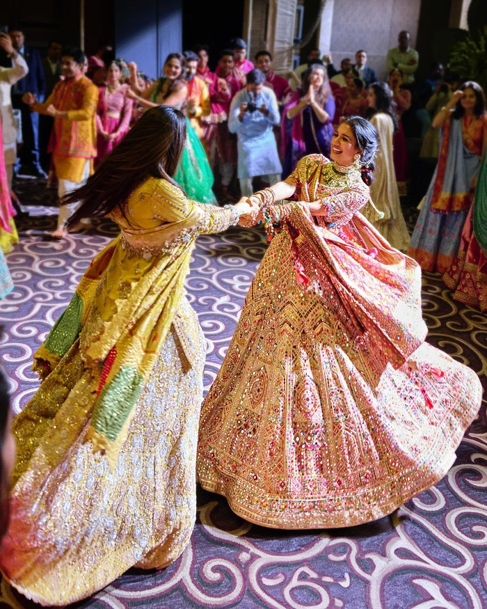 Lễ cưới trông như của hoàng tử và công chúa trong truyện cổ tích.