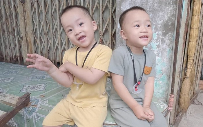 Cặp song sinh mồ côi bố, theo mẹ rong ruổi bán vé số từ lúc đỏ hỏn giờ ra sao? Ảnh 2