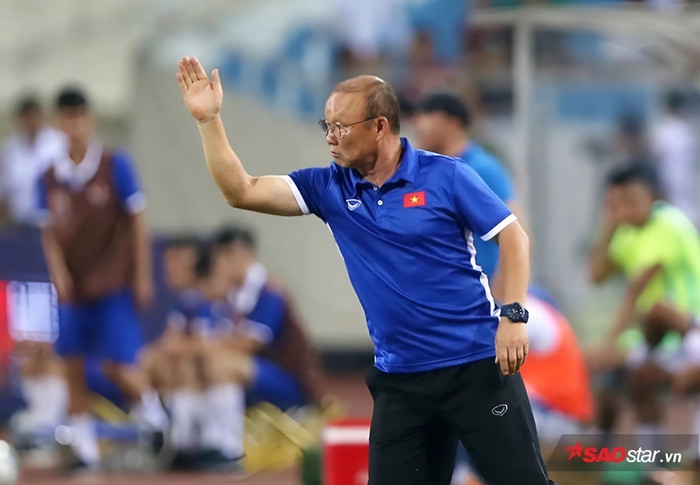 Số đông người hâm mộ Malaysia đang muốn HLV Park Hang Seo thế chỗ HLV Kim Pan Gon.