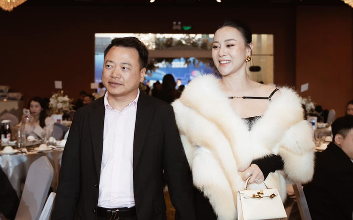 Hai người đẹp bị gắn mác 'tiểu tam' của Shark Bình Ảnh 2