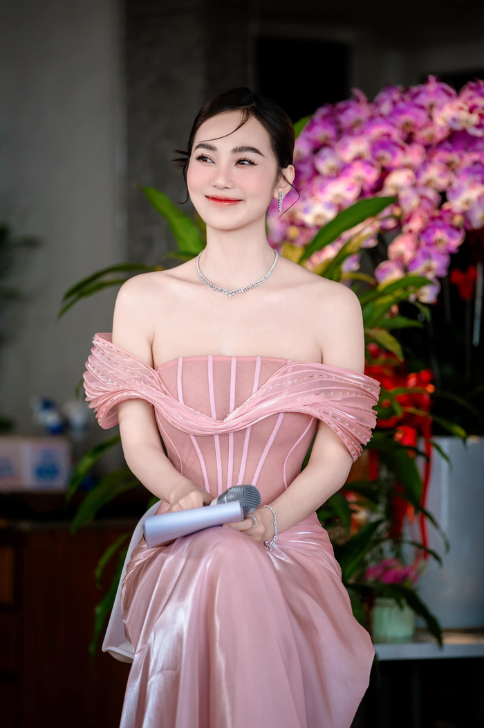 Nhan sắc hai người đẹp bị gắn mác 'tiểu tam' của Shark Bình Ảnh 1