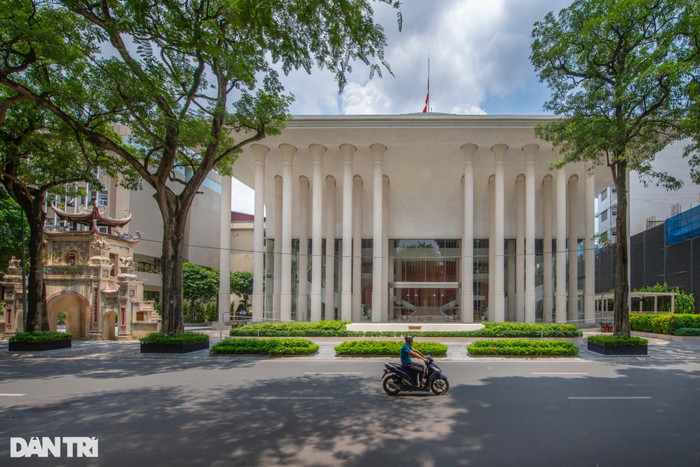 Phố phường Hà Nội treo cờ rủ tưởng niệm cố Tổng Bí thư Nguyễn Phú Trọng Ảnh 9