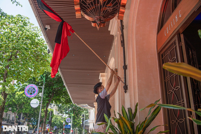 Phố phường Hà Nội treo cờ rủ tưởng niệm cố Tổng Bí thư Nguyễn Phú Trọng Ảnh 13