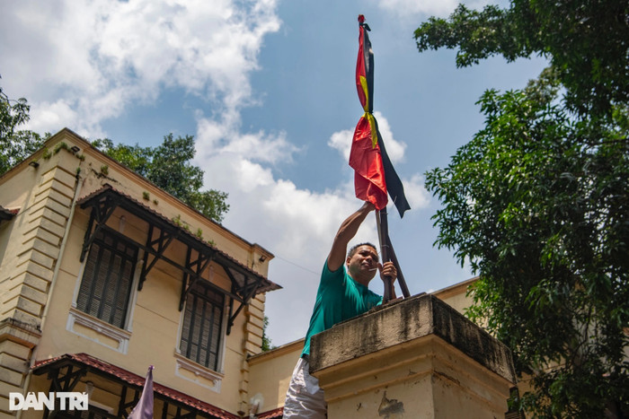 Phố phường Hà Nội treo cờ rủ tưởng niệm cố Tổng Bí thư Nguyễn Phú Trọng Ảnh 5