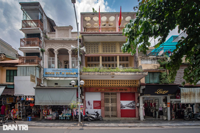 Phố phường Hà Nội treo cờ rủ tưởng niệm cố Tổng Bí thư Nguyễn Phú Trọng Ảnh 12