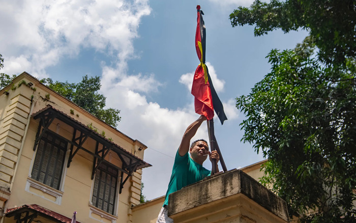 Phố phường Hà Nội treo cờ rủ tưởng niệm cố Tổng Bí thư Nguyễn Phú Trọng Ảnh 2