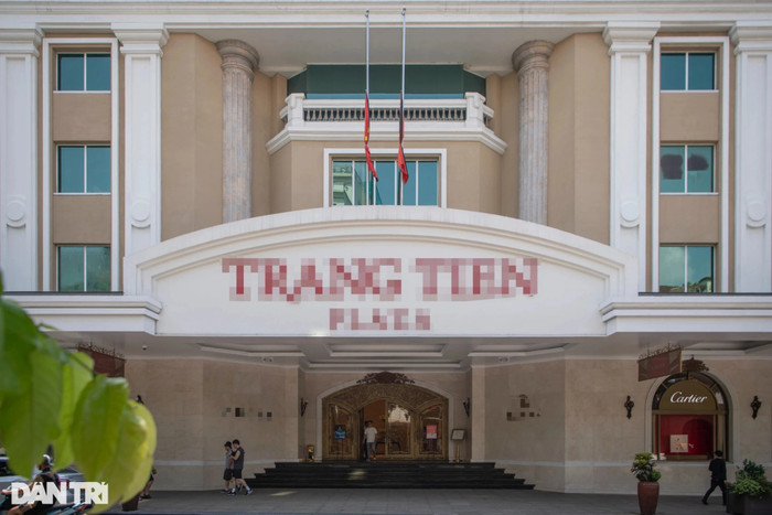 Phố phường Hà Nội treo cờ rủ tưởng niệm cố Tổng Bí thư Nguyễn Phú Trọng Ảnh 3