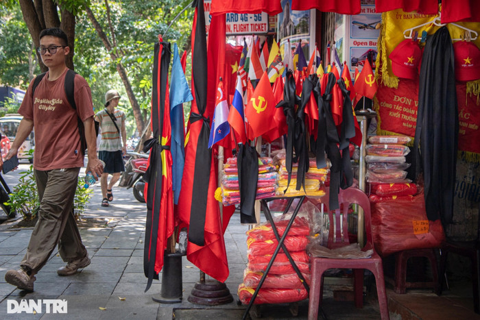 Phố phường Hà Nội treo cờ rủ tưởng niệm cố Tổng Bí thư Nguyễn Phú Trọng Ảnh 15