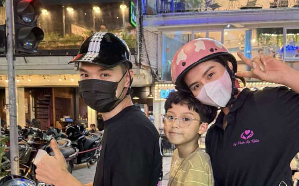 Huyền Lizzie đưa con trai đi làm thiện nguyện Ảnh 2