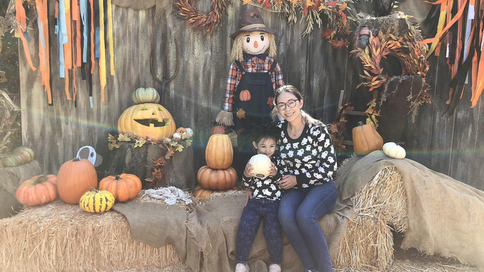 Vợ Đức Tiến thường xuyên cập nhật cuộc sống hằng ngày của hai mẹ con lên mạng xã hội.