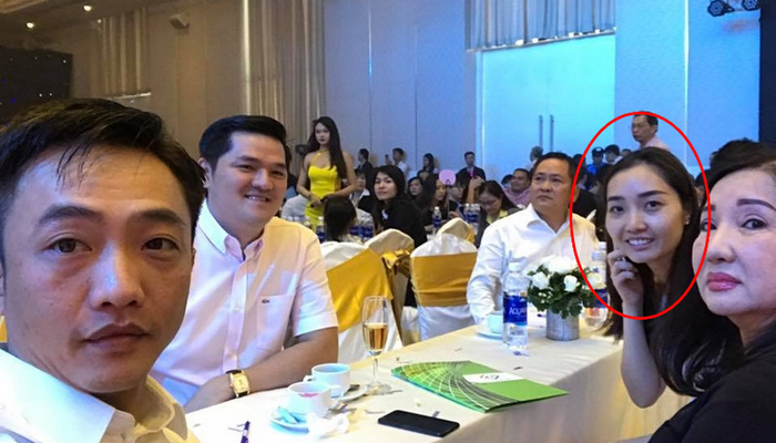 Vợ chồng của Huyền My hiếm hoi chụp ảnh cùng mẹ ruột và anh trai. Cô được ví như 'phiên bản nữ' của Cường Đô La. 