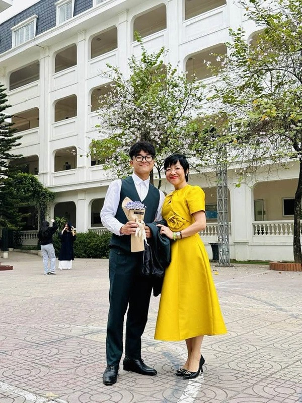 14 năm làm mẹ đơn thân, MC Thảo Vân hạnh phúc chứng kiến con trai ngày càng trưởng thành.