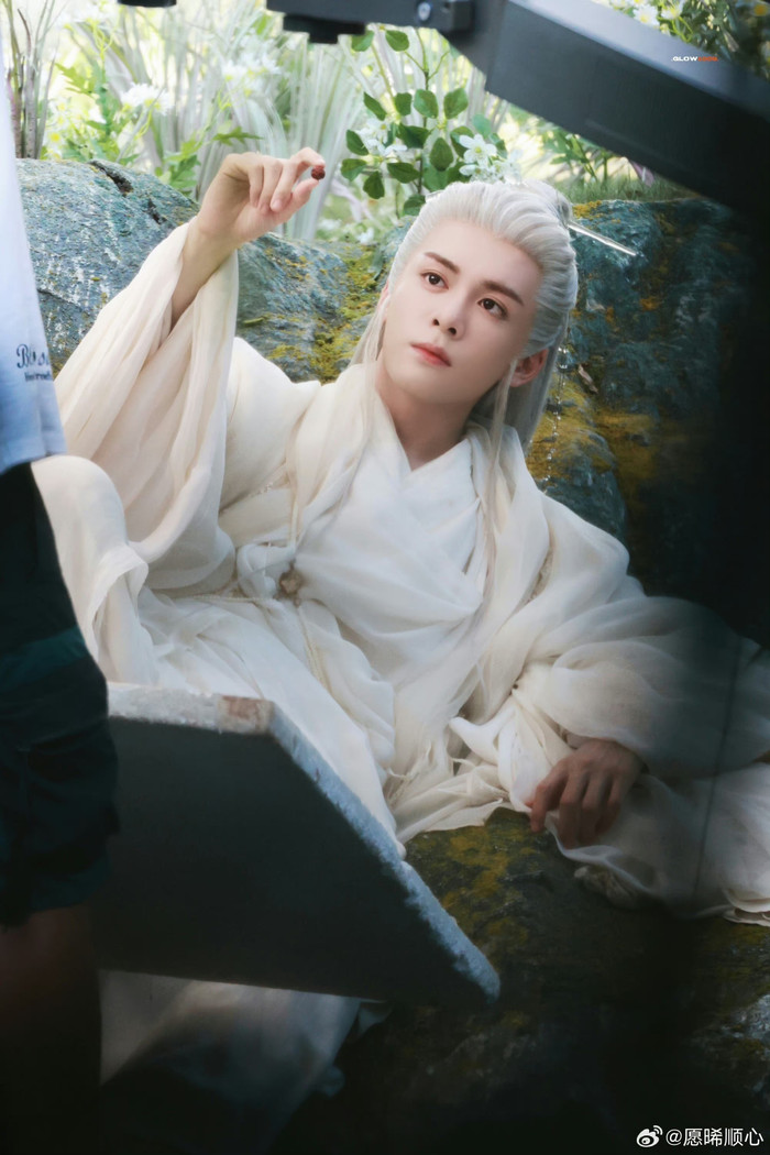 Tăng Thuấn Hy đẹp như thần tiên hạ phàm ở hậu trường Lâm Giang Tiên 