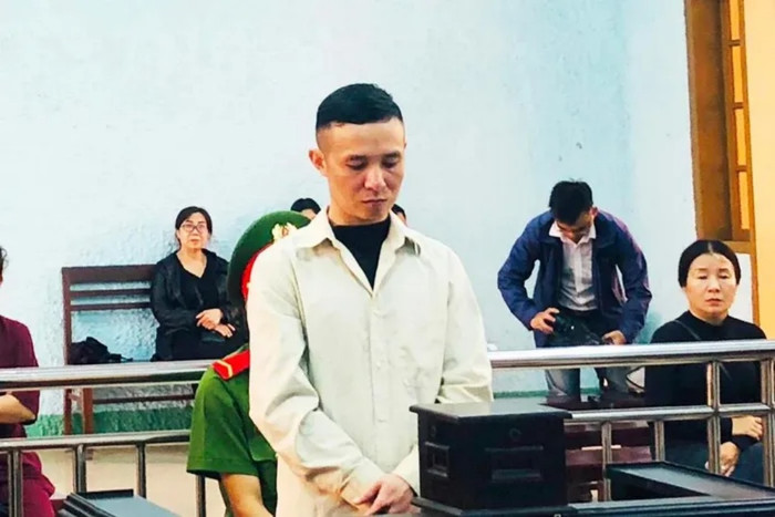 Bị cáo Đinh Tiến Bình tại toà. Ảnh: PLO