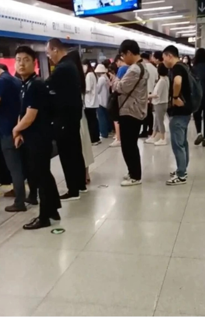 Độc lạ: Người chồng vượt 320 km đi là mỗi ngày vì tình yêu vợ Ảnh 3