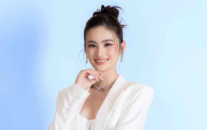 Ngày đặc biệt của Hoa hậu Ý Nhi Ảnh 2