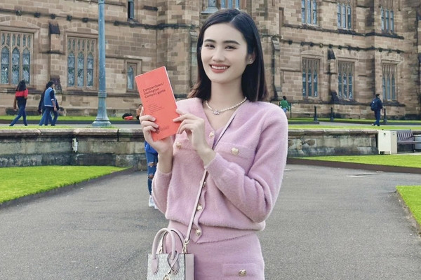 Sau khi vướng phải làn sóng bị chỉ trích dữ dội, Ý Nhi đã sang Úc du học.
