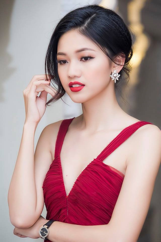 Ngô Thanh Thanh Tú nổi bật là một trong những thí sinh có chiều cao khủng nhất tại mùa giải Hoa hậu Việt Nam 2016. Chặng đường chinh phục vương miện của cô không bị một vết xước nào nhưng Đỗ Mỹ Linh đã lật ngược tình thế khi có câu trả lời ứng xử đi vào lịch sử Hoa hậu Việt Nam. 