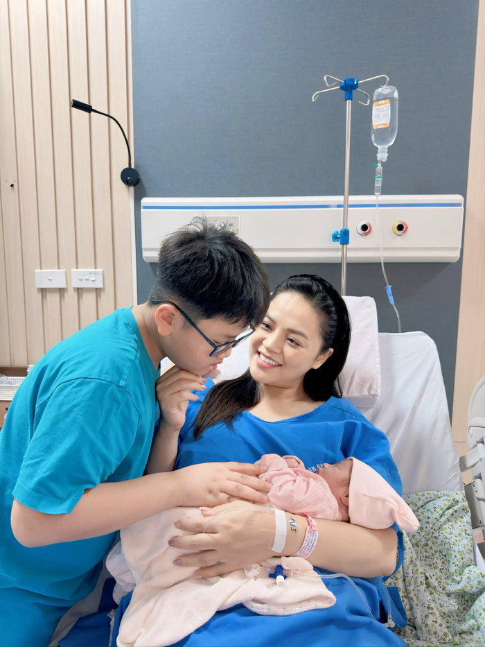 Thu Quỳnh chính thức tái xuất sau hơn 2 tháng sinh Rồng con Ảnh 2