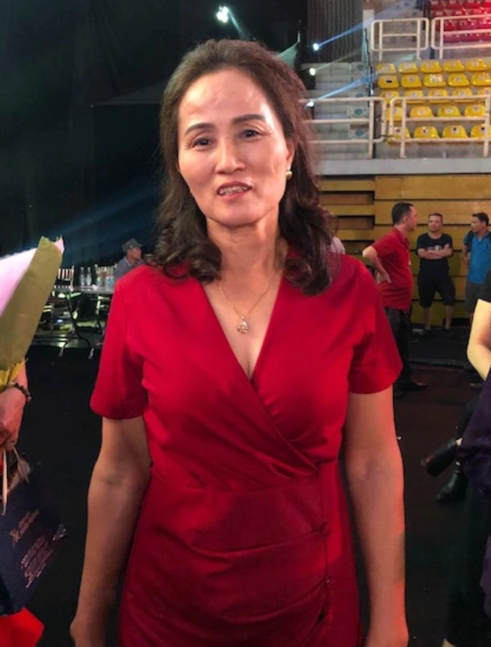 Mẹ ruột Đỗ Thị Hà rất ít khi 'lên đồ' lộng lẫy, sang trọng ngoại trừ những dịp đặc biệt của con gái